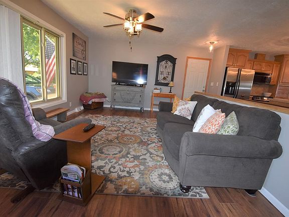 3rd image of 513 NE 15th St