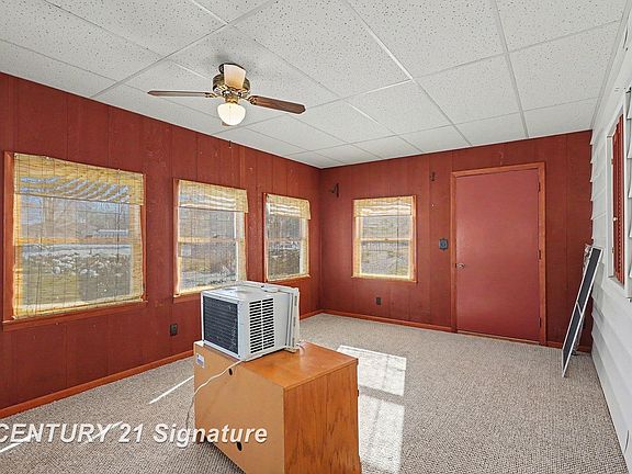 4th image of 2834 Clayburn Rd