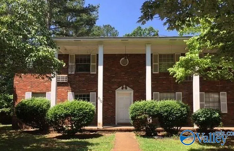 210 Cloverleaf Dr #1 — Photo 1