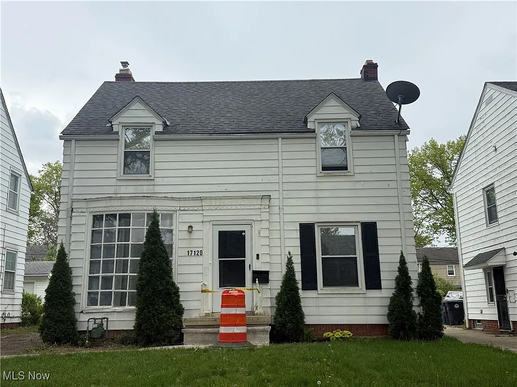 17120 Walden Ave photo 1