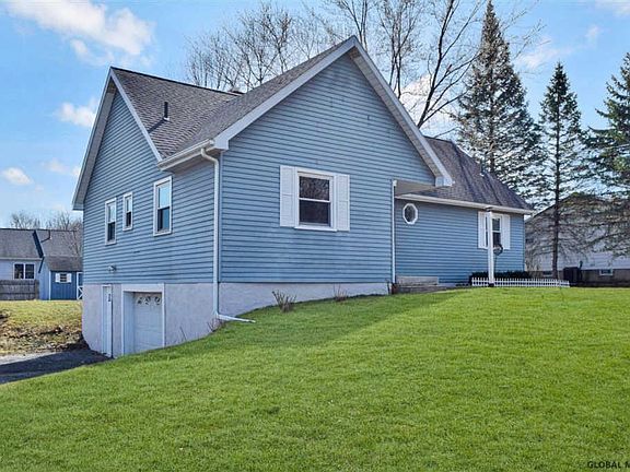 4th image of 9 Lansing Ln
