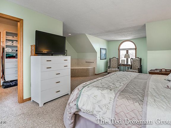 5th image of 2432 Meadow Dr