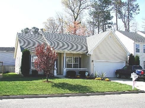 2nd image of 874 Holbrook Dr