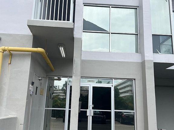 3rd image of 18031 Biscayne Boulevard #604