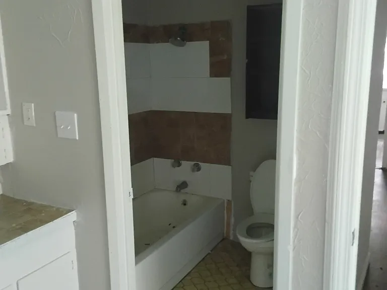 844 Combs St — Photo 7