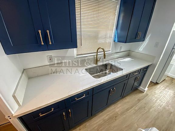 3rd image of 824 Belmont Ave #824
