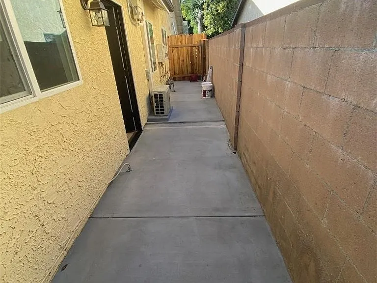 19807 Blythe St — Photo 3