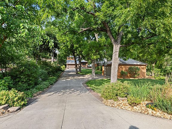3rd image of 3084 Hamline Ave N