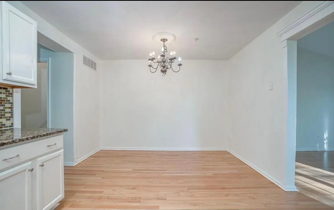 3 bed, 1964 sqft, $2,500 — Photo 4