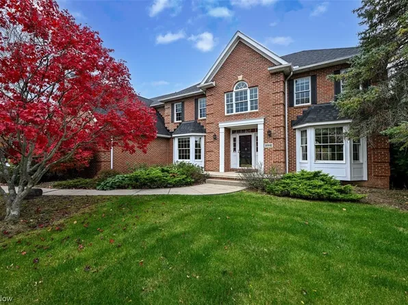 2992 Clear Creek Dr, Cuyahoga Falls, OH 44223