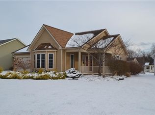 1315 Harwood Ln, Macedon, NY 14502