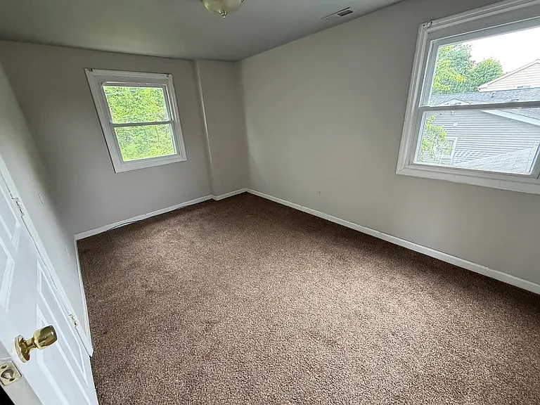 20 Mosshill Ln — Photo 4
