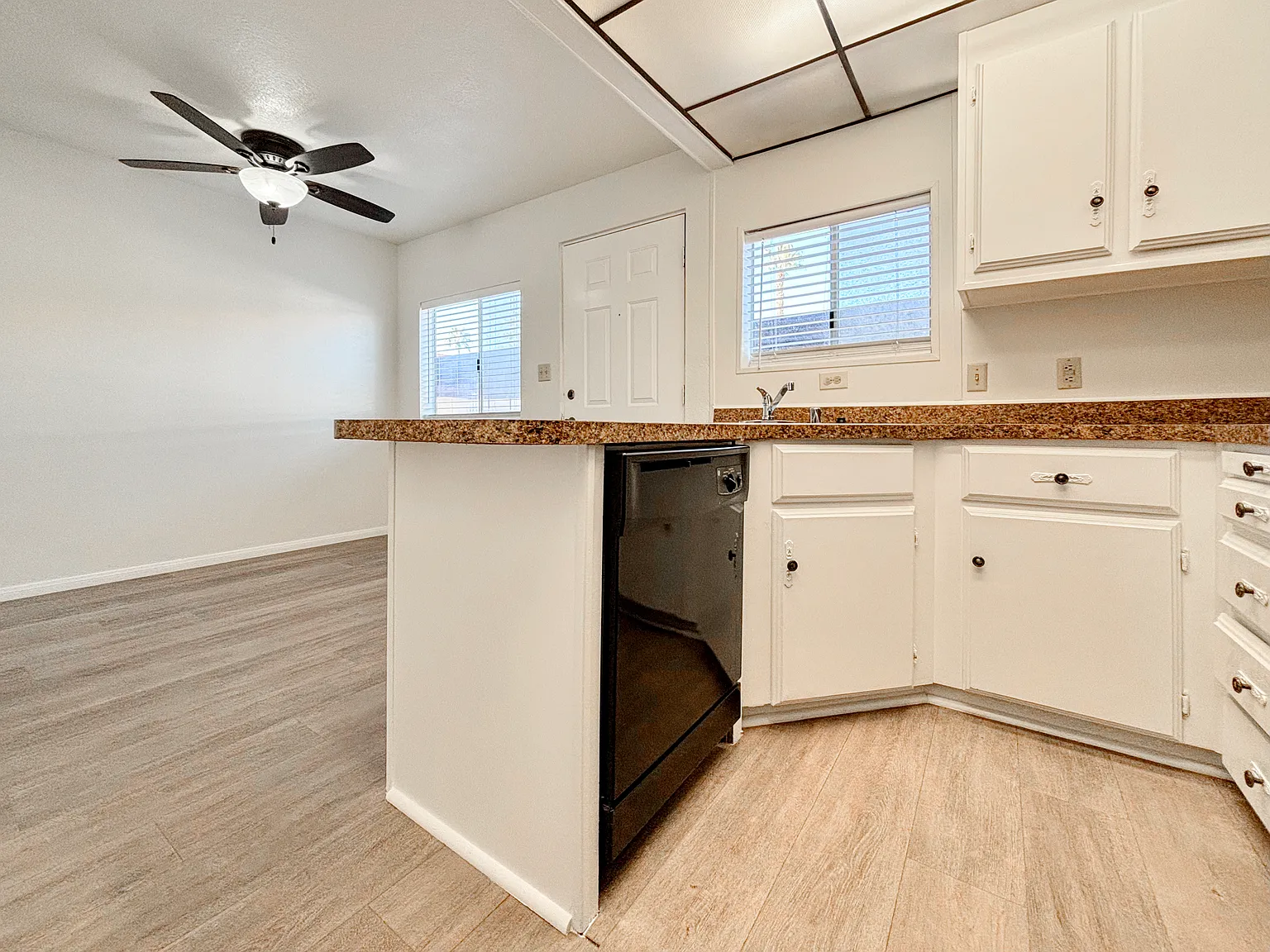 2 bed, 1.5 bath, 1050 sqft, $1,825 — Photo 3