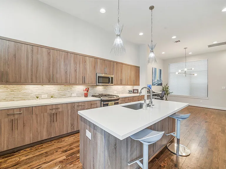 1004 California St #203 — Photo 15