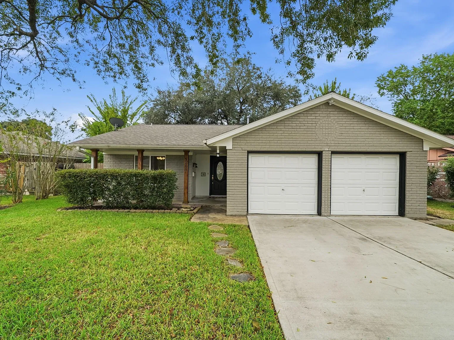 3 bed, 2.5 bath, 1308 sqft, $2,000 — Photo 1