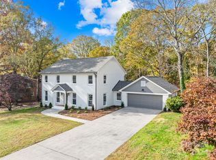 1035 Court Dr, Charlotte, NC 28211