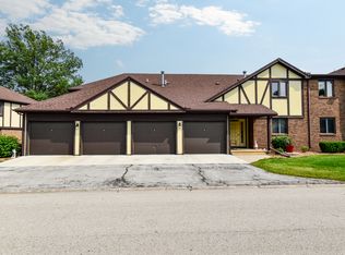 208 Carol Ct #A-2, Pontiac, IL 61764
