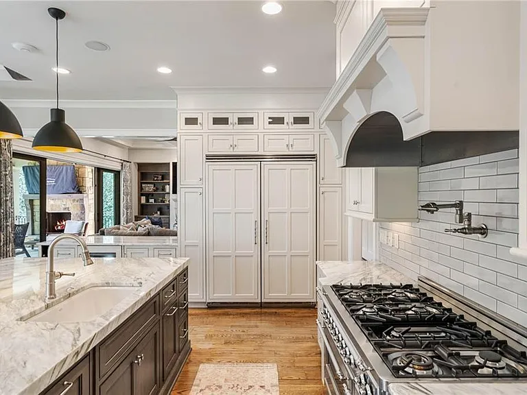 5265 Peachtree Dunwoody Rd — Photo 11