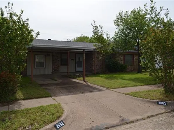 2802 Foxcroft Ln, Garland, TX 75044