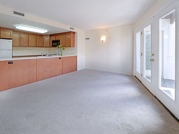 5th image of 3250 Fairfield Ave APT 202