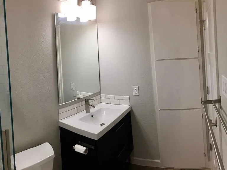 Excellent bathroom lighting