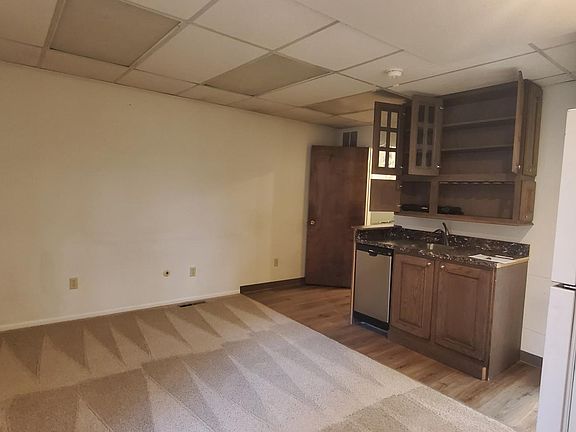 2nd image of 32 Yellowstone Ave