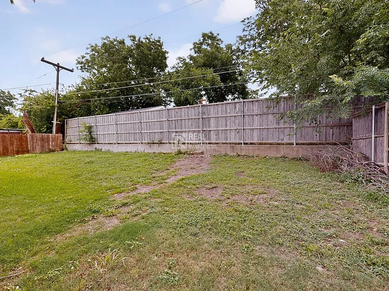 2000 Skylark Dr — Photo 40