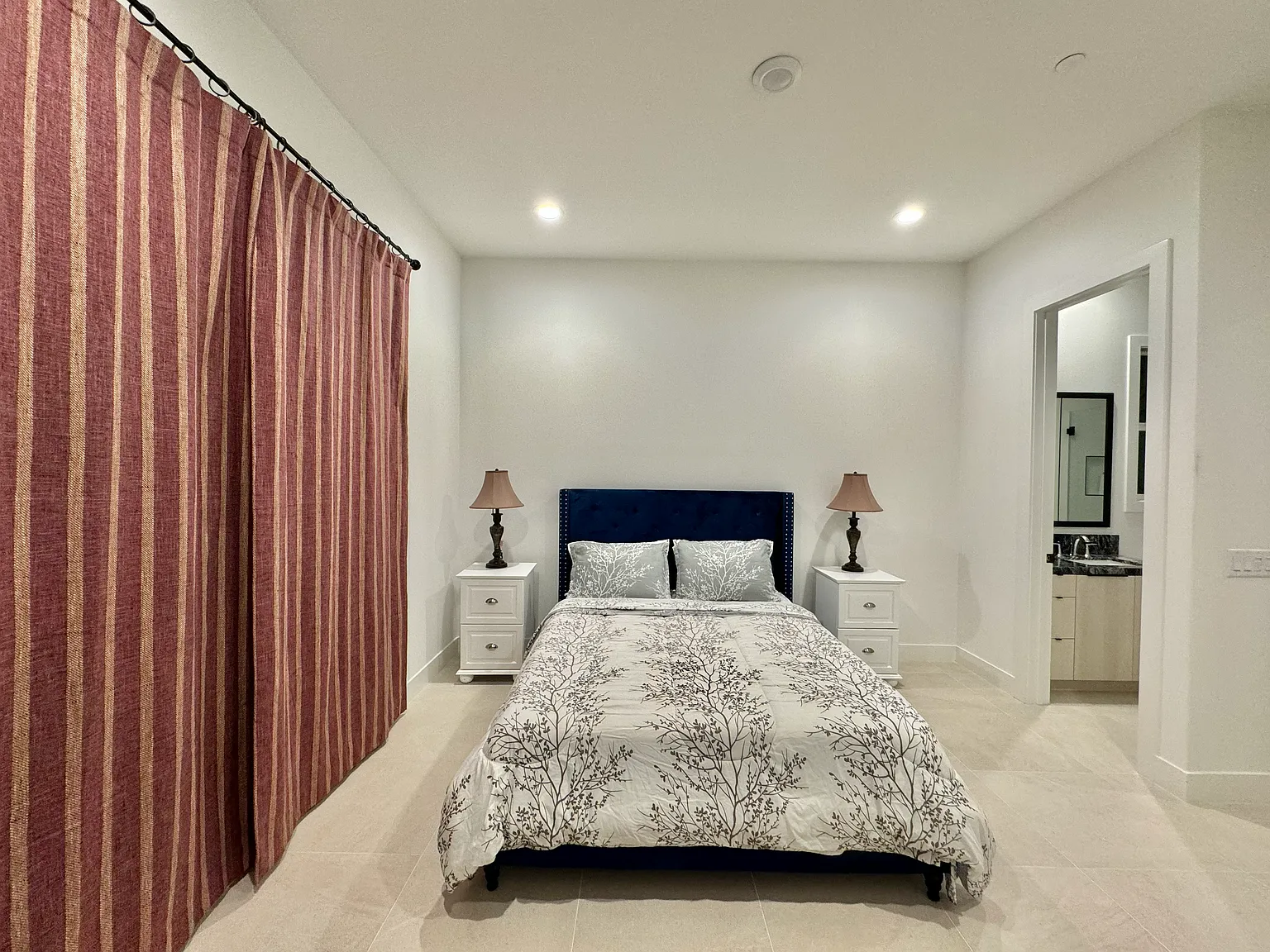 1 bed, 3950 sqft, $1,550 — Photo 1