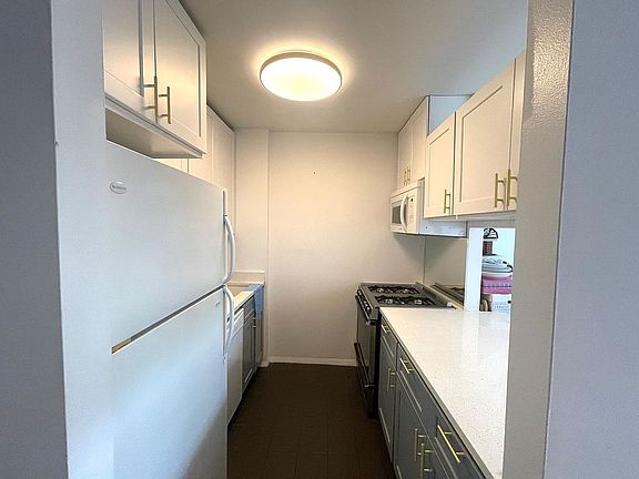 4th image of 21 S End Ave APT 412