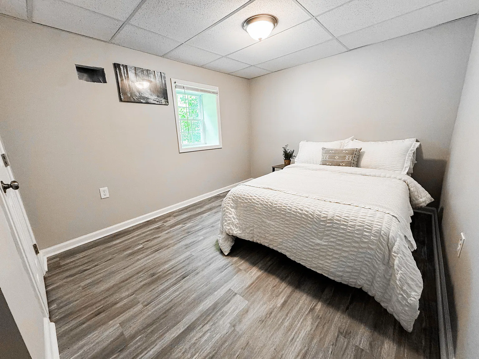 4 bed, 4.0 bath, 2200 sqft, $637 — Photo 1