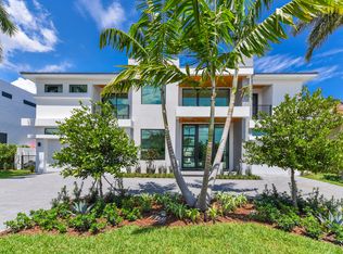701 NE Lakeview Ter, Boca Raton, FL 33431