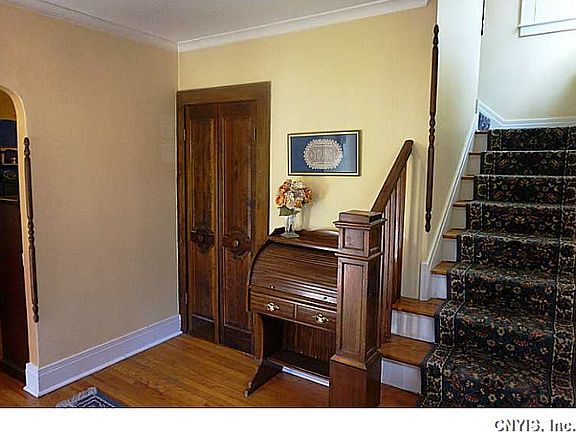 3rd image of 135 Milford Dr E