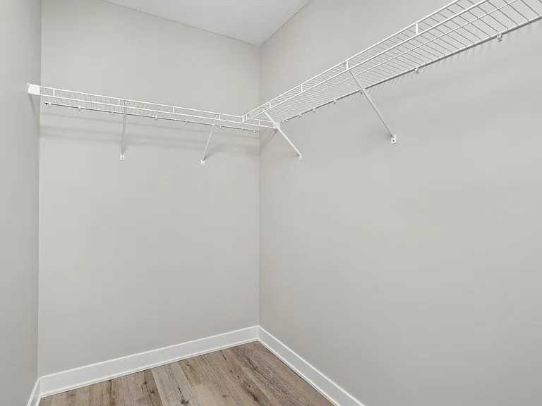 Marea Walk-In Closet