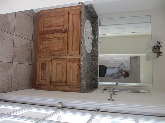 5th image of 129 S Melrose St APT 3