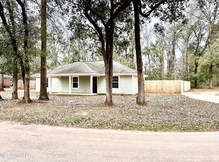 97 Meadow Dr, Lucedale, MS 39452