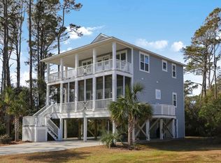 101 Se 33rd St, Oak Island, NC 28465
