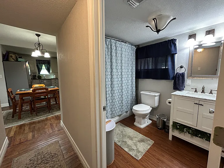712 Hale St — Photo 17