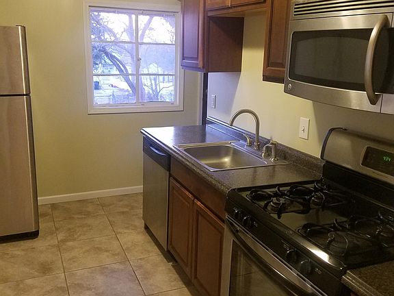 4th image of 3750 Roswell Ave