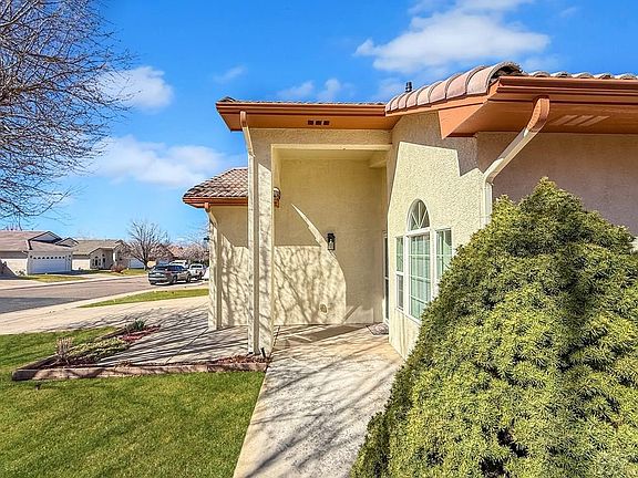 3rd image of 4901 Briarcrest Dr