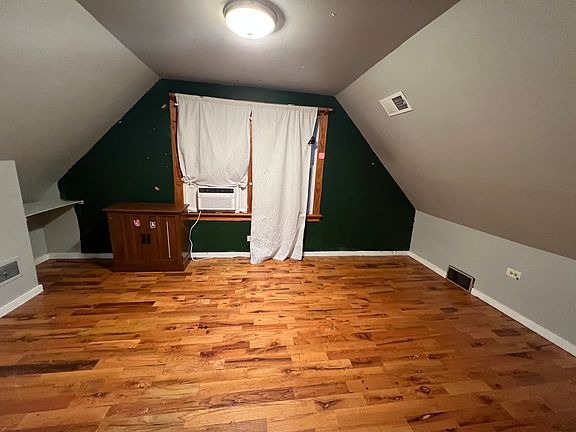 5th image of 2055 E Touhy Ave