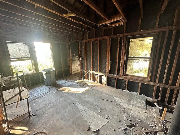 5th image of 3711 Knox Ave N