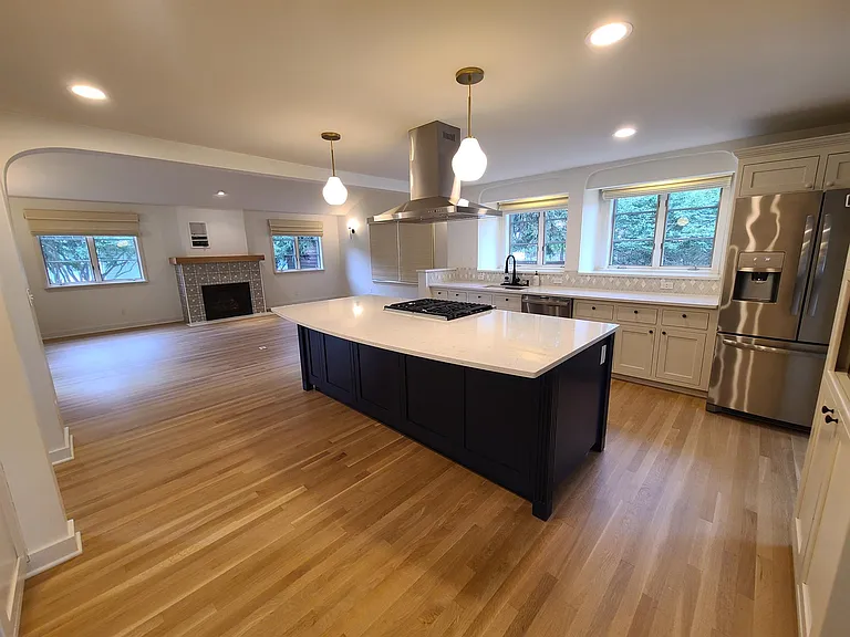 645 E Central Ave — Photo 2
