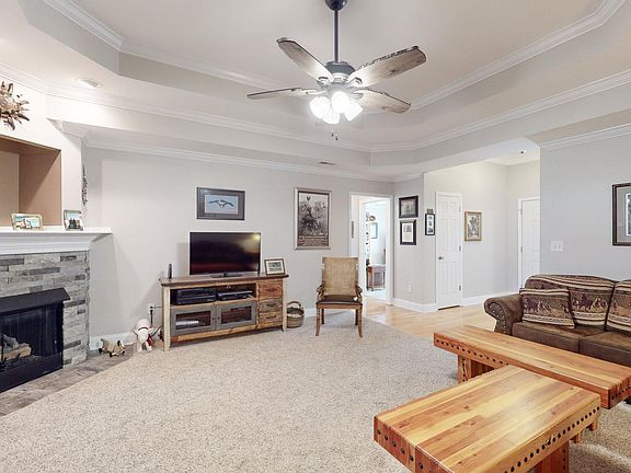 5th image of 221 Williston Dr