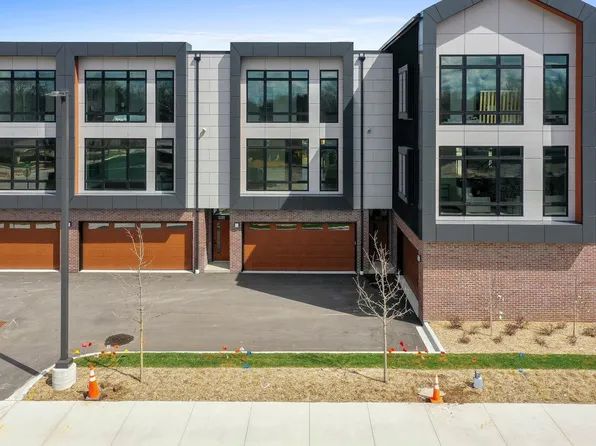 1146 Brookwood Dr, Green Bay, WI 54304