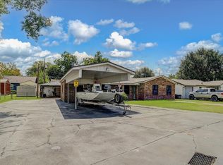 120 Fern Ln, Highlands, TX 77562