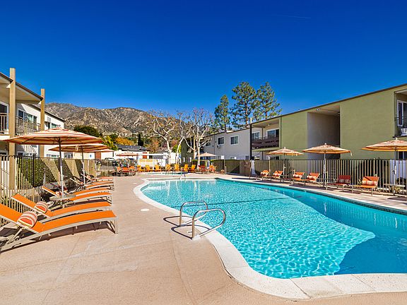 The Summit Pool and Lounge Area