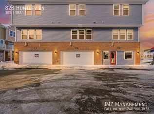 828 Huntley Ln, Troy, MI 48085