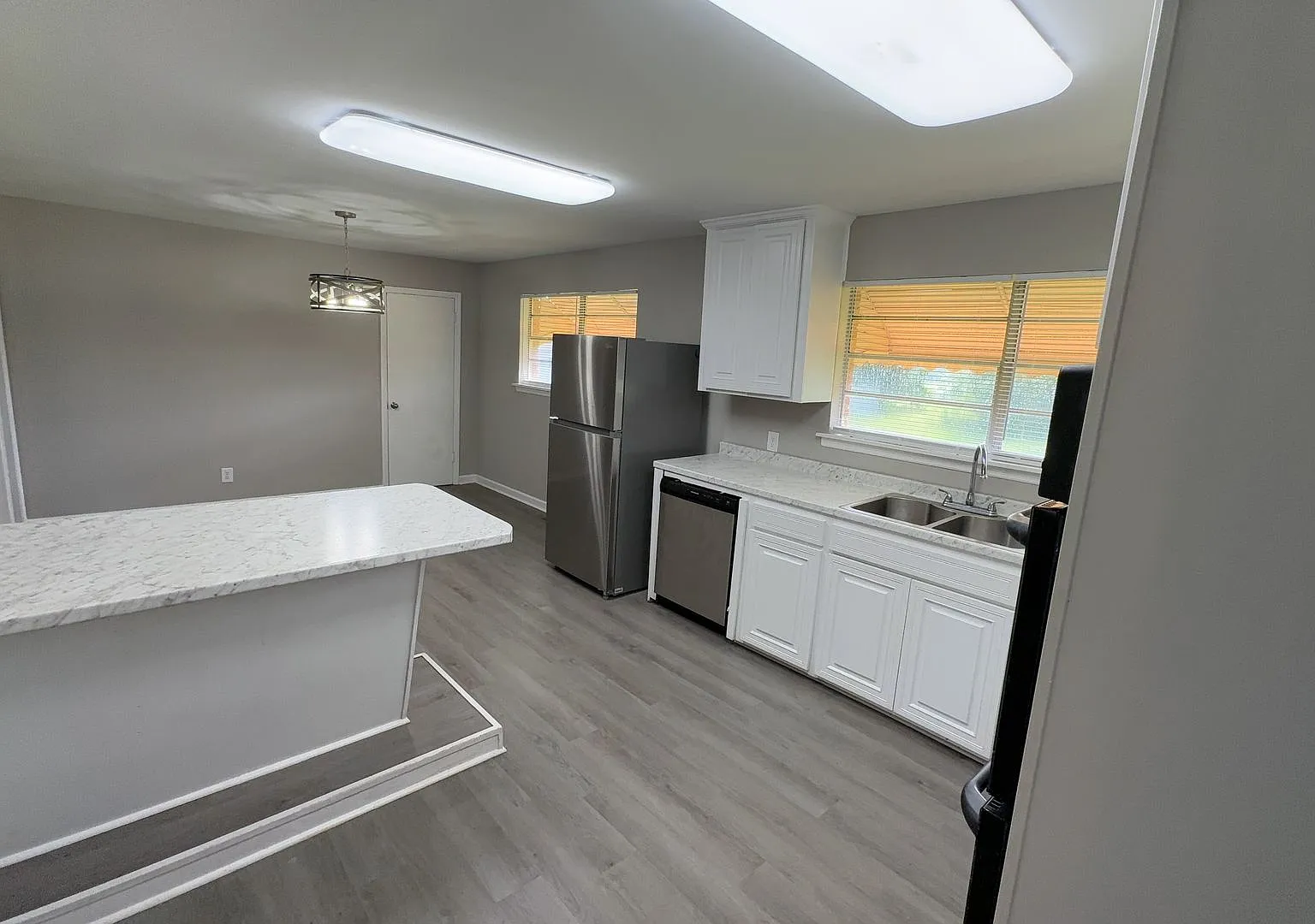 3 Bed 1.5 Bath Brick House With Bonus Room — Photo 2