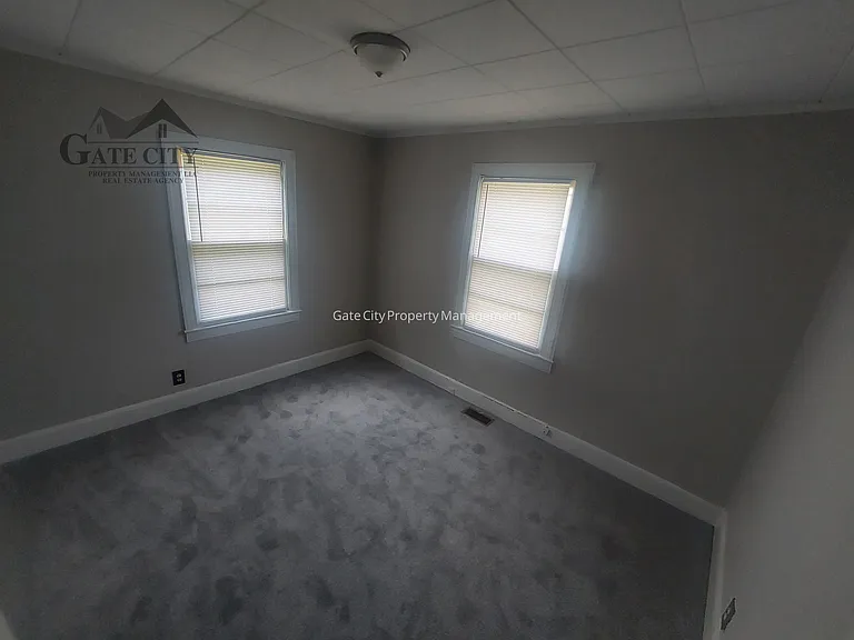 914 Randolph St — Photo 10