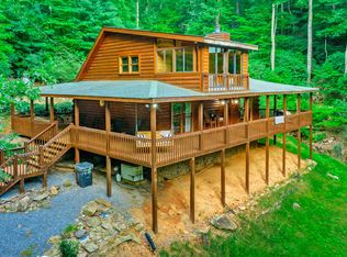 879 Amy Creek Cir, Ellijay, GA 30540